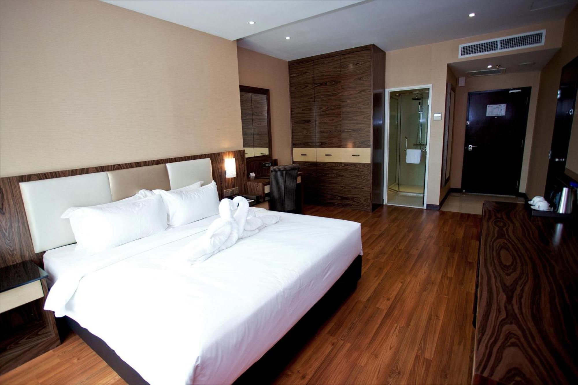 Vouk Hotel Suites, Penang George Town Habitación foto